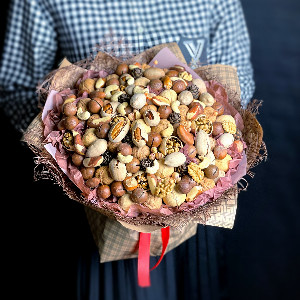"Woodland Pantry" Nut Bouquet with delivery Saint Petersburg