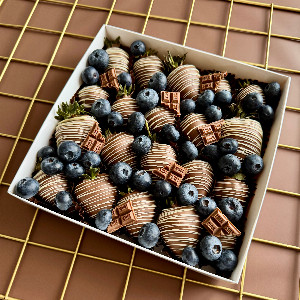 "Blueberry Night" Strawberry Set with delivery Tyumen