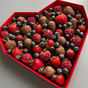 "Berry Constellation" Strawberry Heart with delivery Tyumen