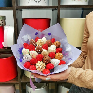 "Vivid Feelings" Strawberry Bouquet with delivery Krasnoyarsk