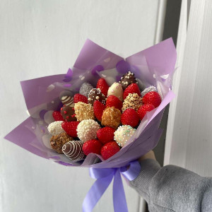 "Lilac Evening" Strawberry Bouquet with delivery Krasnoyarsk