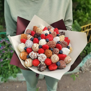 "Madly in Love" Strawberry Bouquet with delivery Krasnoyarsk