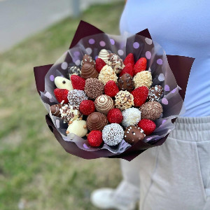 "Beloved's Dream" Strawberry Bouquet with delivery Krasnoyarsk