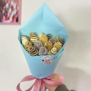 "Pleasant Evening" Strawberry Bouquet with delivery Krasnoyarsk