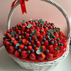 "Berry Abundance" Strawberry Basket with delivery Samara