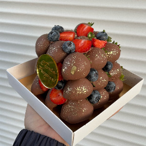 "Berry Summit" Chocolate Strawberries with delivery Samara