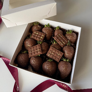 "Chocolate Collection" Chocolate-Covered Strawberries with delivery Belgorod