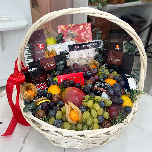 Корзина деликатесов "Вкусная встреча" с доставкой в Севастополе