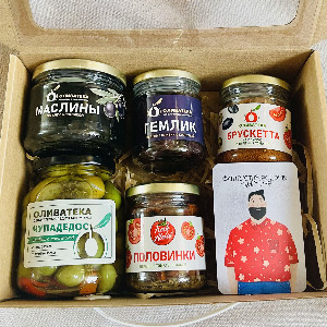 Набор оливок и томатов "С характером" с доставкой в Москве