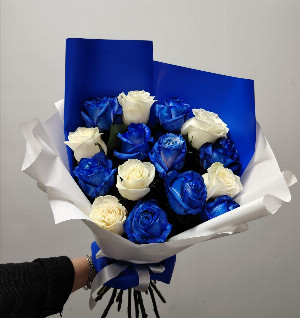 Bouquet "Heavenly Contrast" with delivery Tyumen