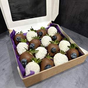 Chocolate-Covered Strawberries "Blueberry Duet" with delivery Tyumen