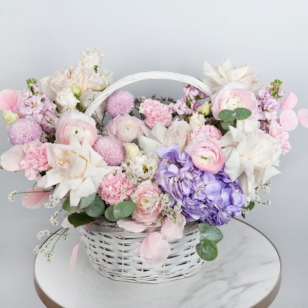 Momoko Chrysanthemum - 3, Blue/purple hydrangea - 1, Peony style roses - 9, Ranunculus Pink - 5, Matthiola Lilac - 3, lisianthus - 2, Pink carnation - 15, Medium Basket, Oasis, Limonium (1 pc.), Dried flowers in assortment, Eucalyptus