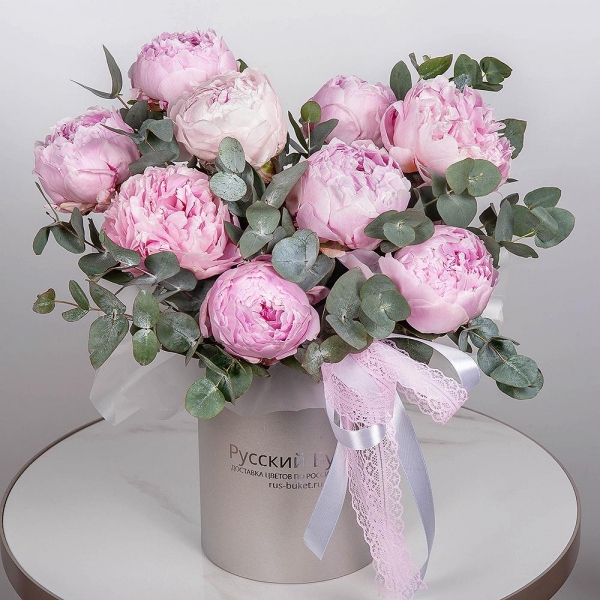 Peony pink - 15, Round flower box small , Oasis, Ribbon, Eucalyptus