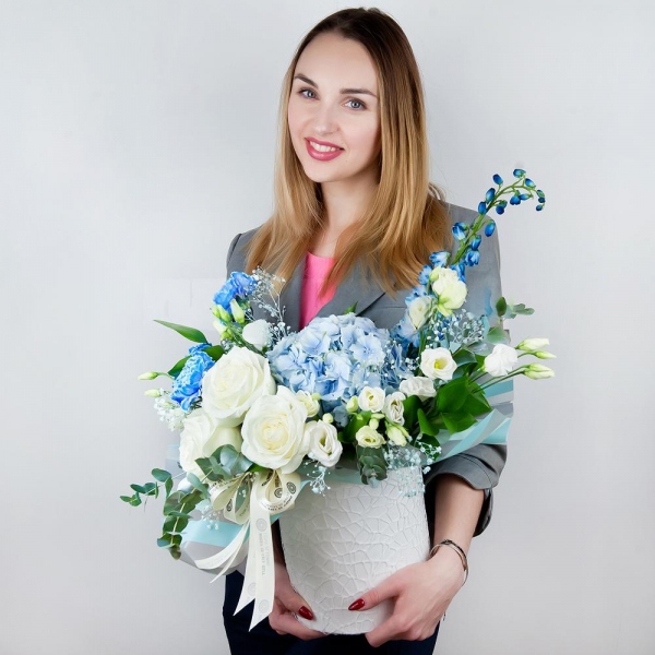 Blue/purple hydrangea - 3, Blue carnation - 5, White rose 50 cm - 5, lisianthus - 4, Colored gypsophila - 2, Round flower box small , Oasis, Wrapping Paper, Ruscus, Eucalyptus Cinerea, Blue Delphinium