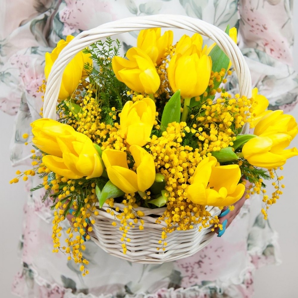 Yellow tulip - 21, Mimosa - 5, Oasis, Medium Basket