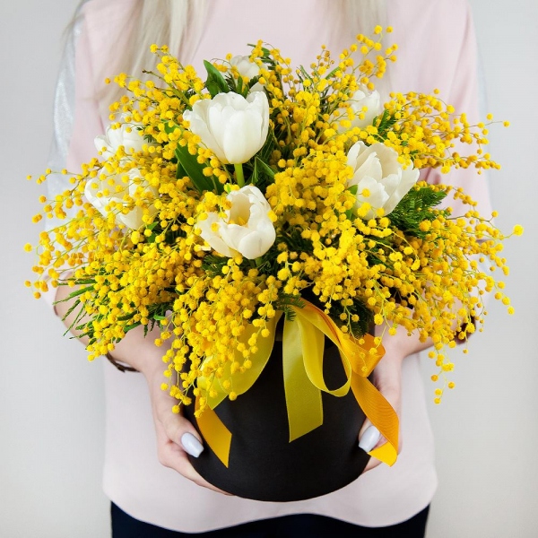 Mimosa - 4, Tulip white - 13, Round flower box small , Oasis, Film, Ribbon