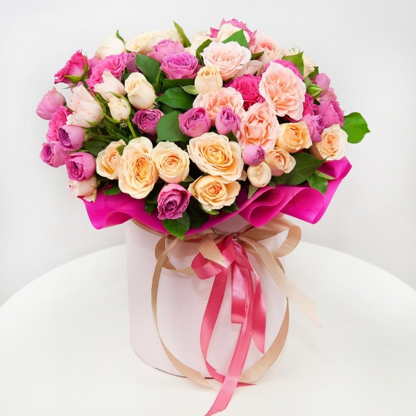 Bright pink spray rose mix, 50 cm - 10, Spray rose: white, cream, light pink 50 cm - 15, Round flower box small , Oasis, Wrapping Paper, Ribbon