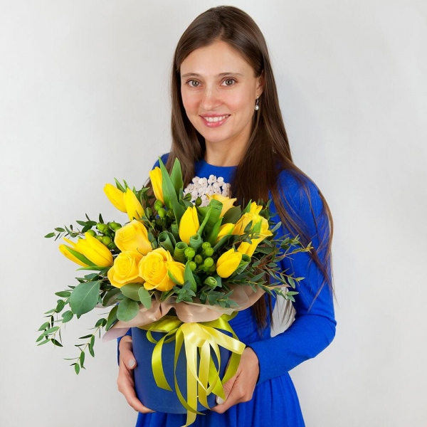Yellow rose 50 cm - 9, Yellow tulip - 15, Round flower box small , Oasis, Wrapping Paper, Ribbon, Hypericum, Eucalyptus parvifolia (1 pc.), Eucalyptus populus (1 pc.)