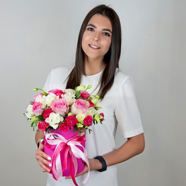 Pink rose 50 cm - 11, lisianthus - 5, Pink spray carnation - 5, Round flower box small , Oasis, Film, Pistachio, Ruscus, Ribbon