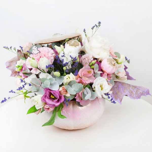 White rose 50 cm - 3, Pink carnation - 2, Alstromeria white, soft pink - 3, lisianthus - 2, Bright pink spray rose mix, 50 cm - 4, Pink Lisianthus (Eustoma) - 2, Oasis, Eucalyptus Cinerea, Oak leaf, Pumpkin medium (d 20-25 cm), Decorative element small