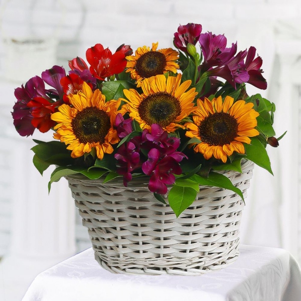 Sunflower - 5, Alstromeria lilac, purple - 4, Alstromeria Red, Bright Pink - 3, Salal, Oasis, Medium Basket