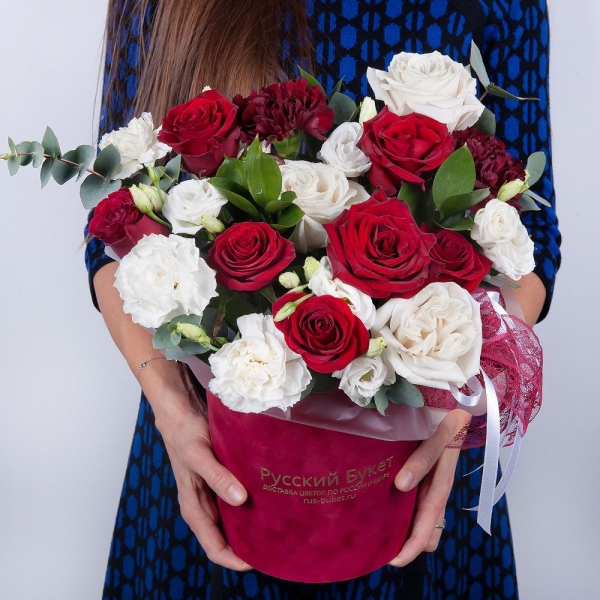 Carnation red - 3, Red rose 50 cm - 9, White rose 50 cm - 4, lisianthus - 2, Carnation white, cream - 4, Round flower box small , Oasis, Eucalyptus Cinerea, Ruscus, Ribbon