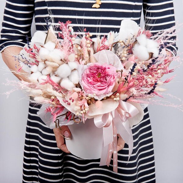 Peony style roses - 1, Round flower box small , Oasis, Cotton bud, Dried flowers in assortment, Ribbon, Wrapping Paper