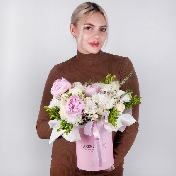 Peony pink - 3, Peony sprayrose - 3, Baltica White Spray Chrysanthemum - 3, Round flower box small , Oasis, Veronica spray, Pistachio, Limonium (1 pc.), Wrapping Paper