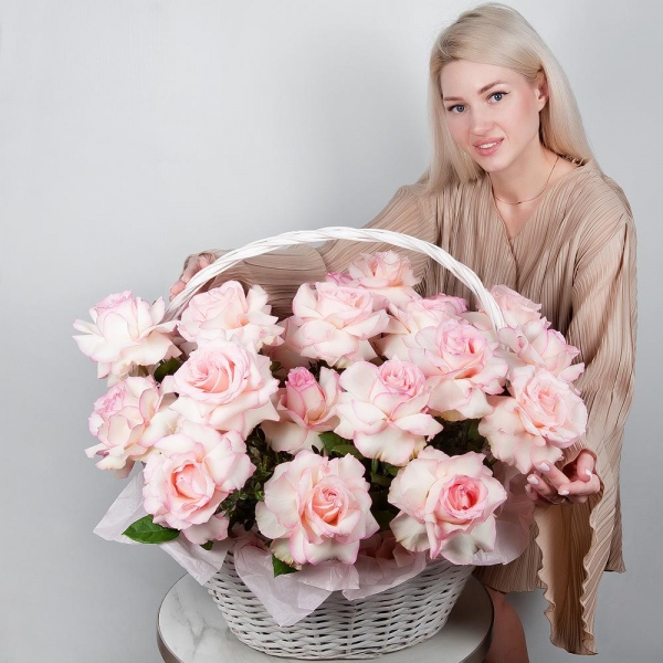 Rose Esperance - 33, Large Basket, Oasis, Pistachio, Wrapping Paper