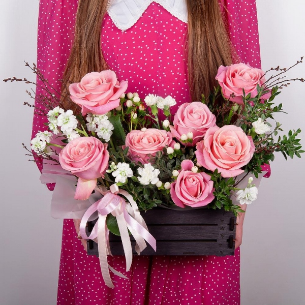 Pink rose 50 cm - 11, White Matthiola - 1, White spray carnation - 4, Wooden pot, Oasis, Wrapping Paper, Pistachio, Hypericum, Artificial branch