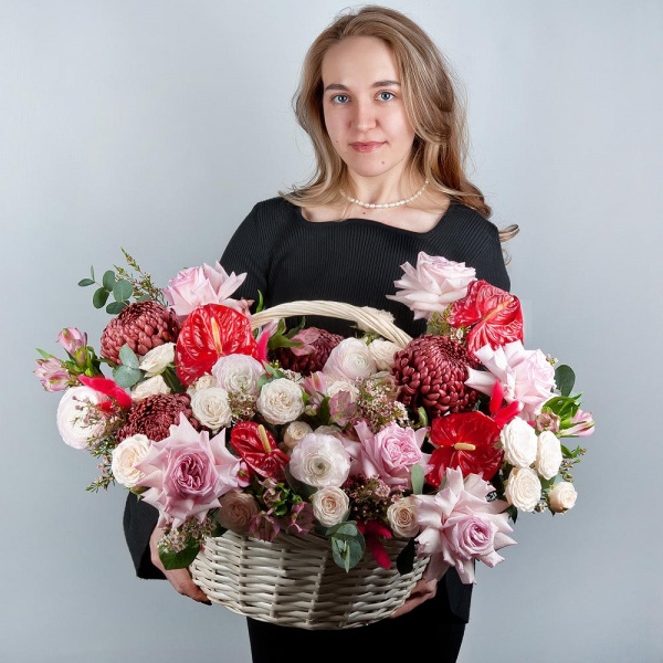 Red cut anthurium - 4, Chrysanthemum Bigoudi purple - 4, Peony style roses - 7, Ranunculus Pink - 5, Alstromeria white, soft pink - 19, Peony sprayrose - 5, Medium Basket, Oasis, Waxflower (1 pc.), Eucalyptus, Dried flowers in assortment
