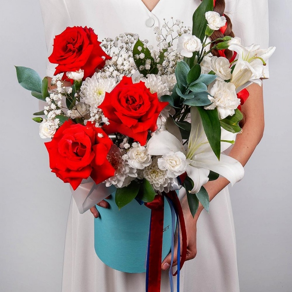Red rose Nina 50 cm - 5, Gypsophila - 1, Baltica White Spray Chrysanthemum - 1, White spray carnation - 3, Carnation white, cream - 3, Lilies - 1, Round flower box medium, Oasis, Ruscus, Ribbon