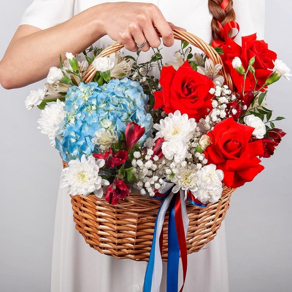 Red rose Nina 50 cm - 7, Gypsophila - 1, White spray carnation - 7, Blue/purple hydrangea - 1, Alstromeria white, soft pink - 5, Alstromeria Red, Bright Pink - 3, Baltica White Spray Chrysanthemum - 1, Medium Basket, Oasis, Pistachio, Ribbon