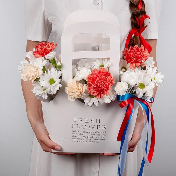 Bacardi White Spray Chrysanthemum - 1, Orange carnation - 6, White spray carnation - 3, Carnation white, cream - 5, Flower bag, Oasis, Ribbon