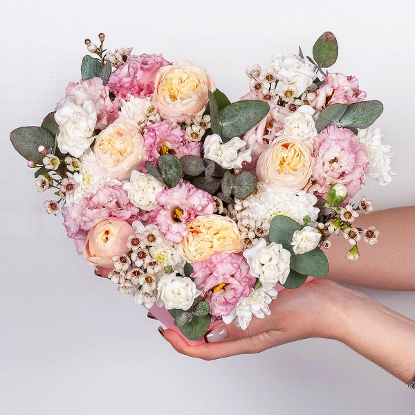 Spray rose: white, cream, light pink 50 cm - 2, Pink Lisianthus (Eustoma) - 3, Baltica White Spray Chrysanthemum - 1, White spray carnation - 5, Heart‑shaped box for arrangements, Oasis, Waxflower (1 pc.), Eucalyptus