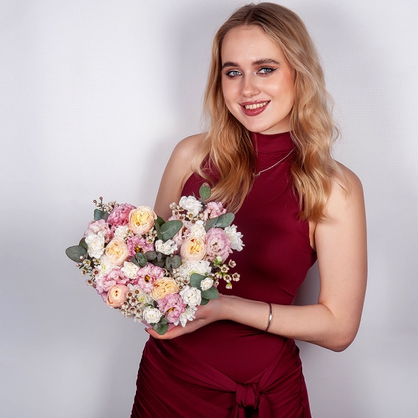 Spray rose: white, cream, light pink 50 cm - 2, Pink Lisianthus (Eustoma) - 3, Baltica White Spray Chrysanthemum - 1, White spray carnation - 5, Heart‑shaped box for arrangements, Oasis, Waxflower (1 pc.), Eucalyptus