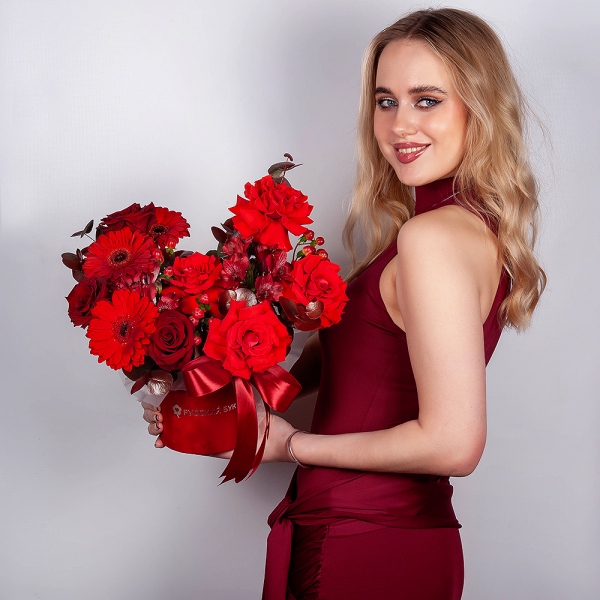 Red rose Nina 50 cm - 6, Rose Red 50 cm Ecuador - 5, Gerbera red - 3, Alstromeria Red, Bright Pink - 7, Round flower box small , Oasis, Ribbon, Hypericum, Eucalyptus