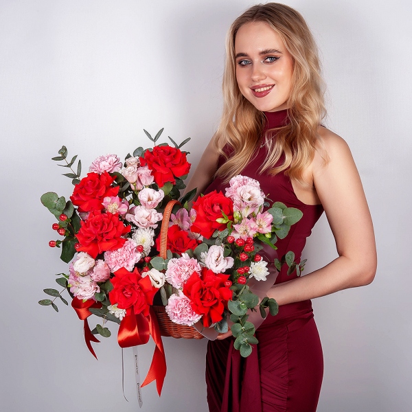 Red rose Nina 50 cm - 11, Pink Lisianthus (Eustoma) - 3, Baltica White Spray Chrysanthemum - 1, Pink carnation - 9, Alstromeria white, soft pink - 8, Small Basket, Oasis, Hypericum, Eucalyptus, Ribbon