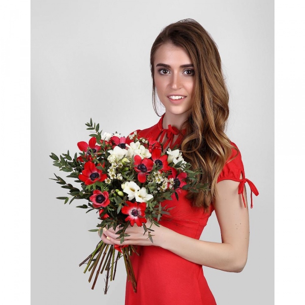 Red anemone - 14, Freesia - 9, Waxflower (1 pc.), Hypericum, Eucalyptus parvifolia (1 pc.), Ribbon