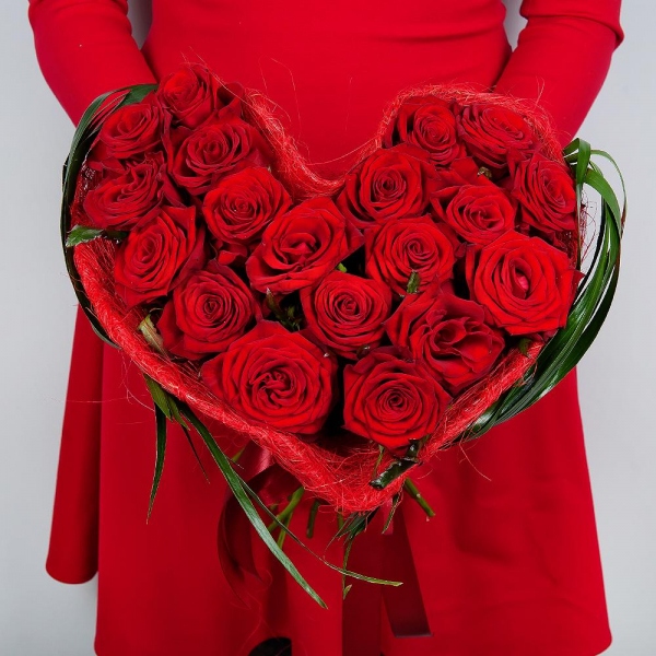 Red rose 50 cm - 31, Beargrass (1 pc.), Ribbon, Bouquet frame structure