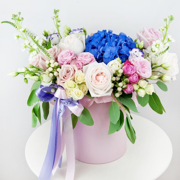Blue/purple hydrangea - 1, Rose Powder 50 cm Ecuador (Quicksand, Menta) - 9, Peony style roses - 6, White Matthiola - 5, Spray rose: white, cream, light pink 50 cm - 8, Purple Lisianthus (Eustoma) - 6, Round flower box medium, Oasis, Wrapping Paper, Eucalyptus populus (1 pc.), Hypericum, Veronica spray