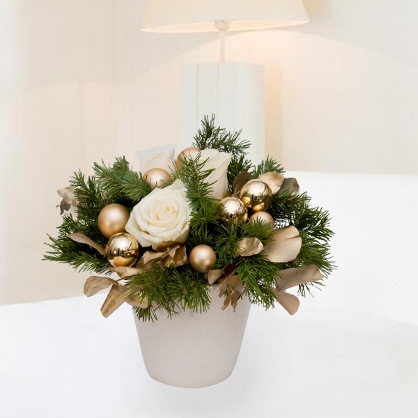 White rose 50 cm - 7, Spruce branches (1pc.), Eucalyptus parvifolia (1 pc.), Oasis, Ceramic pot, Christmas decor (set)