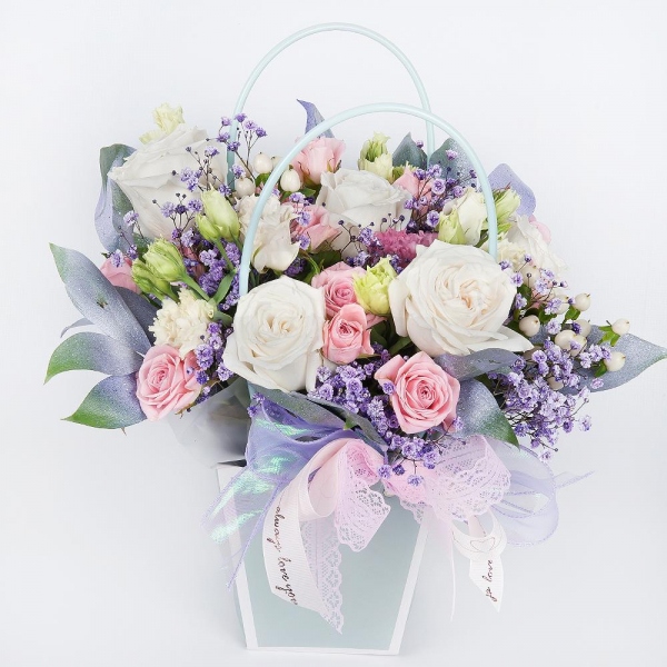 White rose 50 cm - 7, Bright pink spray rose mix, 50 cm - 3, Colored gypsophila - 1, lisianthus - 2, Flower bag, Oasis, Ribbon, Hypericum, Ruscus