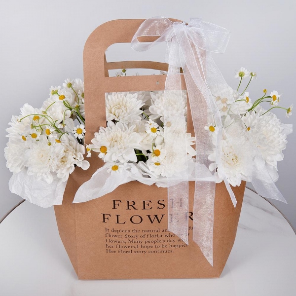 Baltica White Spray Chrysanthemum - 4, Chamomile - 3, Flower bag, Oasis, Wrapping Paper