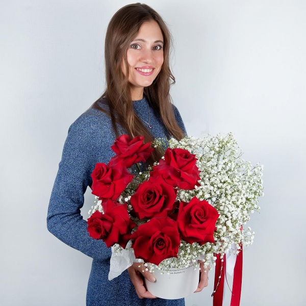 Rose Red 50 cm Ecuador - 11, Gypsophila - 8, Round flower box small , Oasis