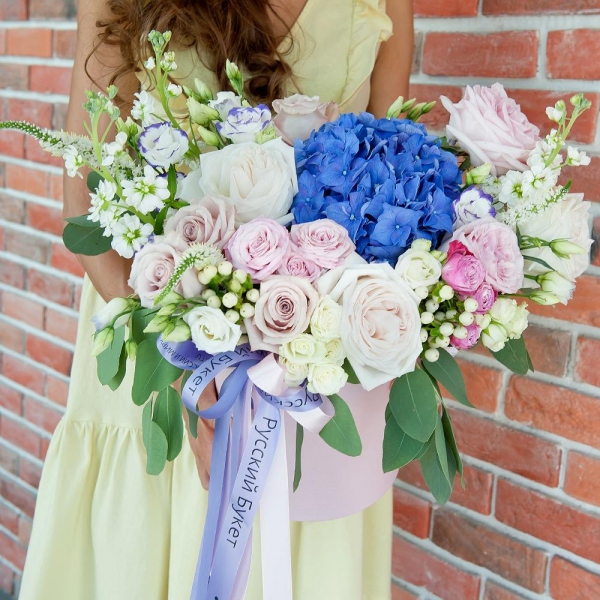 Blue/purple hydrangea - 1, Rose Powder 50 cm Ecuador (Quicksand, Menta) - 7, Peony style roses - 6, White Matthiola - 4, Spray rose: white, cream, light pink 50 cm - 6, Purple Lisianthus (Eustoma) - 5, Round flower box medium, Oasis, Wrapping Paper, Eucalyptus populus (1 pc.), Hypericum, Veronica spray