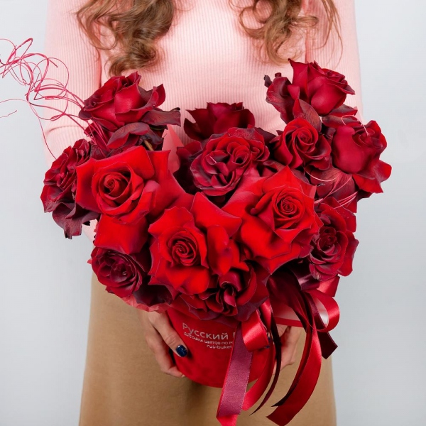 Rose Red 50 cm Ecuador - 23, Round flower box small , Oasis, Wrapping Paper, Ribbon, Dried flowers in assortment