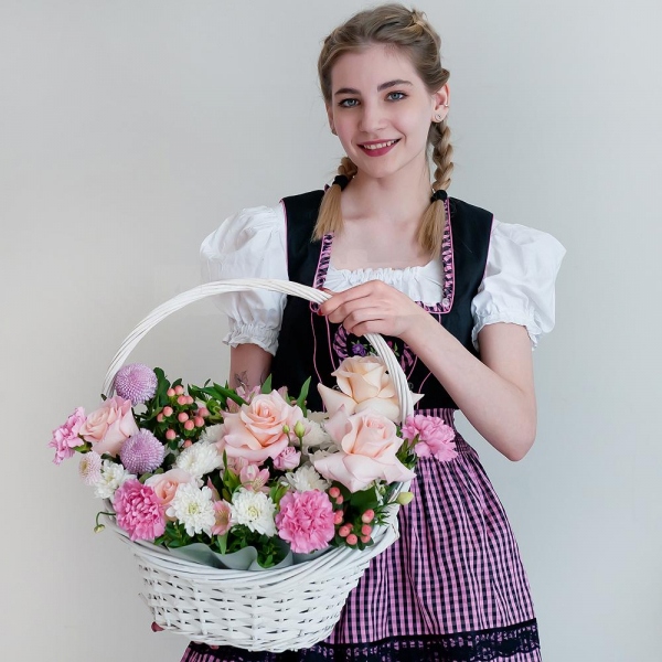 Pink carnation - 8, Baltica White Spray Chrysanthemum - 4, Rose Pink 50 cm Ecuador (Chelo, Hermosa, Novia, Titanik, Engagement, Pink Mondiale) - 5, Alstromeria white, soft pink - 4, Momoko Chrysanthemum - 4, Pink Lisianthus (Eustoma) - 2, Medium Basket, Oasis, Hypericum