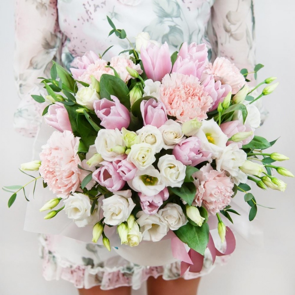 Pink carnation - 7, lisianthus - 4, Pink tulip - 17, Round flower box small , Oasis, Wrapping Paper, Eucalyptus parvifolia (1 pc.)