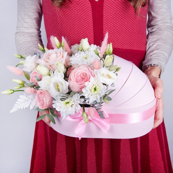Baltica White Spray Chrysanthemum - 2, Peony sprayrose - 2, Pink rose 50 cm - 3, lisianthus - 2, Composition Box, Oasis, Pistachio, Fern (1 pc.), Dried flowers decor